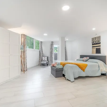 A Terrace With Sea View, 2 Bedrooms In Апартаменты *